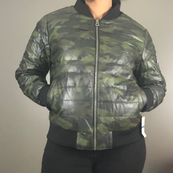 🔥Final price drop 🔥 NEW Lucky brand Camouflage puffer Bomber M - Picture 8 of 8